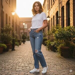 Levi's Women's Wedgie Fit High Rise Tapered Leg Jeans‎ Size 26 Fits 26x27